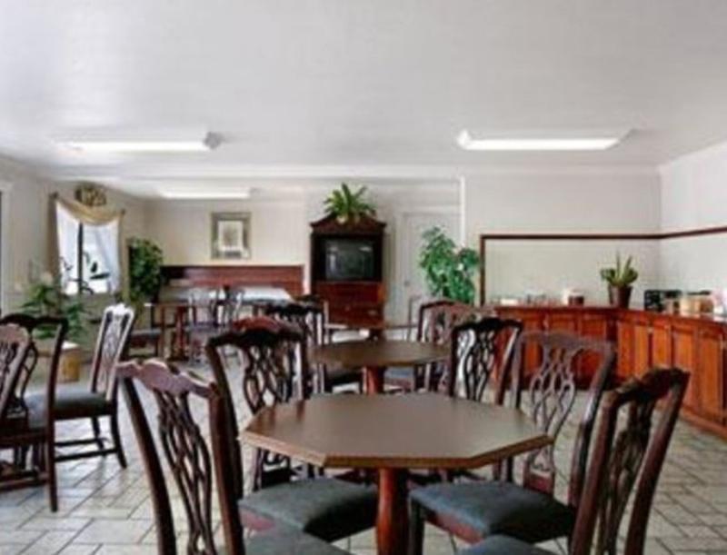 Econo Lodge Inn & Suites Central Medford Restaurace fotografie